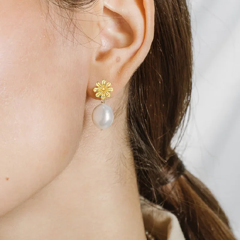 Daisy Pearl Earrings