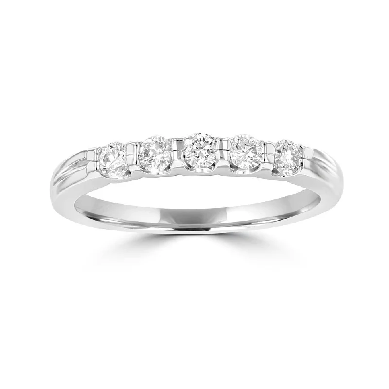 14KT WHITE GOLD 1/3 CTW DIAMOND FIVE STONE BAND