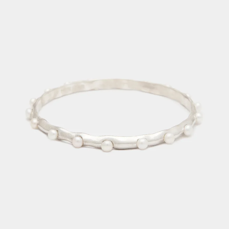 Lulu Pearl Bangle in Silver